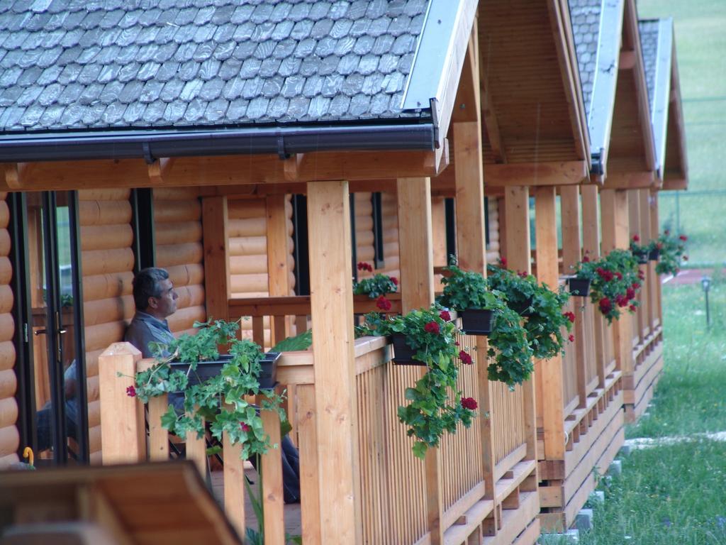 Villa Complex Agroturistic Livada De Nuci Baia de Fier Esterno foto