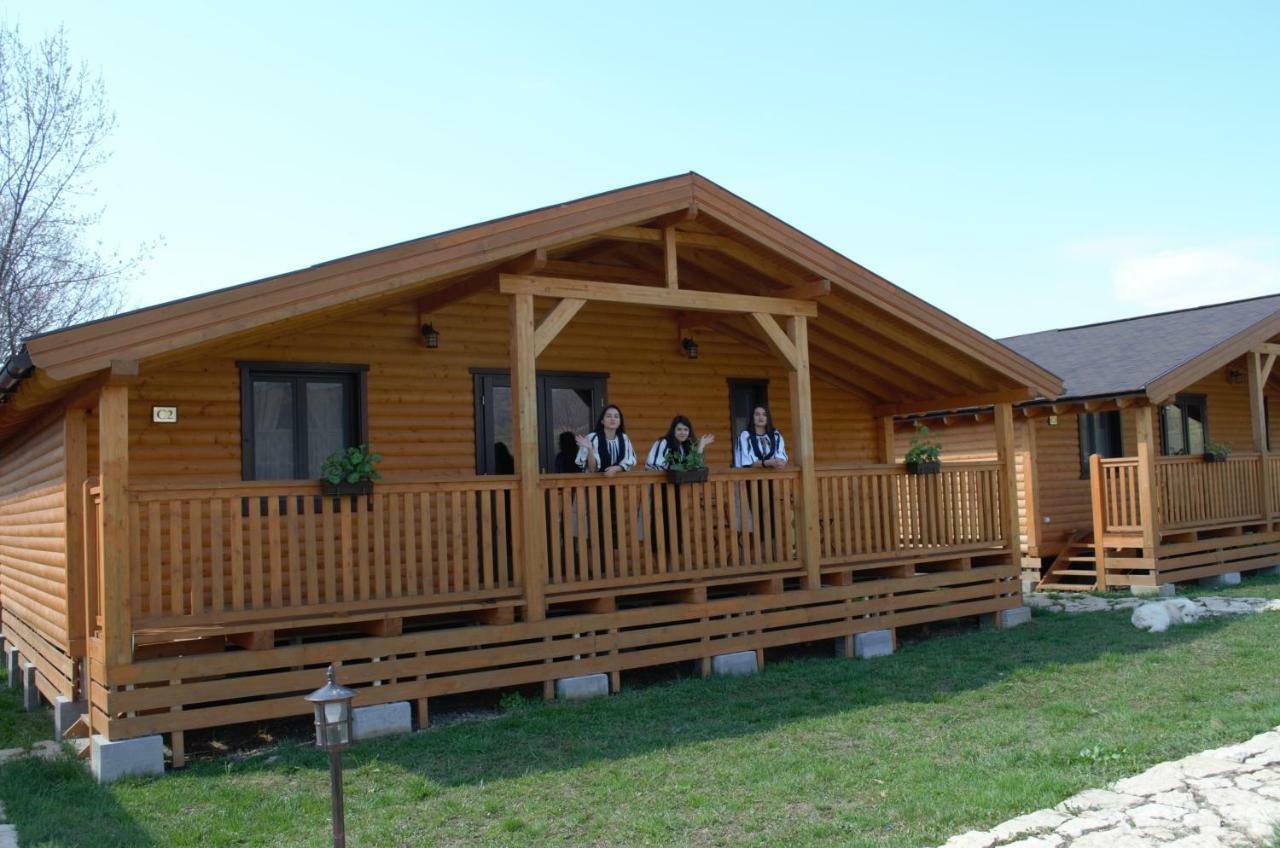 Villa Complex Agroturistic Livada De Nuci Baia de Fier Esterno foto