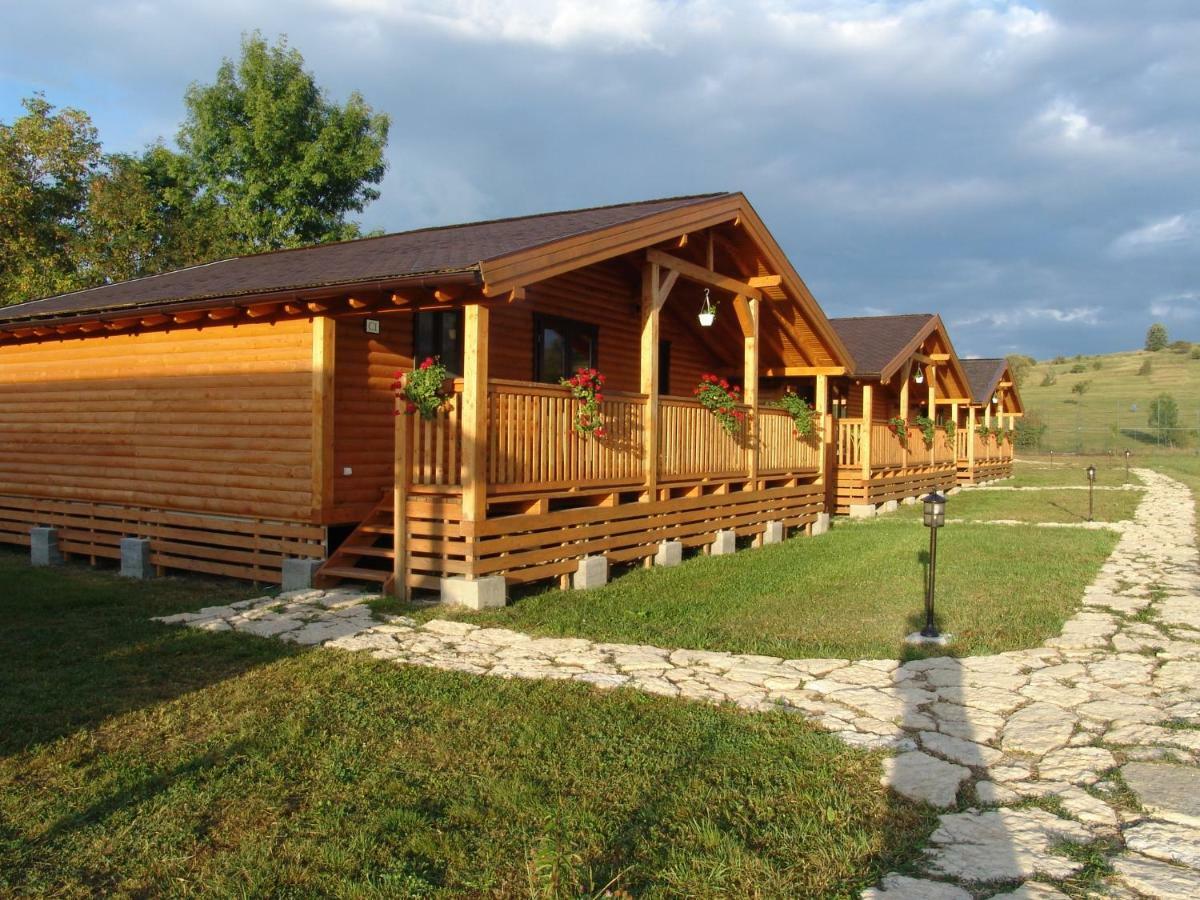 Villa Complex Agroturistic Livada De Nuci Baia de Fier Esterno foto